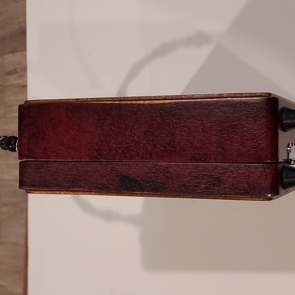 NWOT Women's Wooden Box Painted Handbag W/Shoulder Strap - Picture 5 of 16